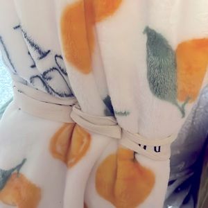 97 Rae Dunn Lemon Blanket NWT